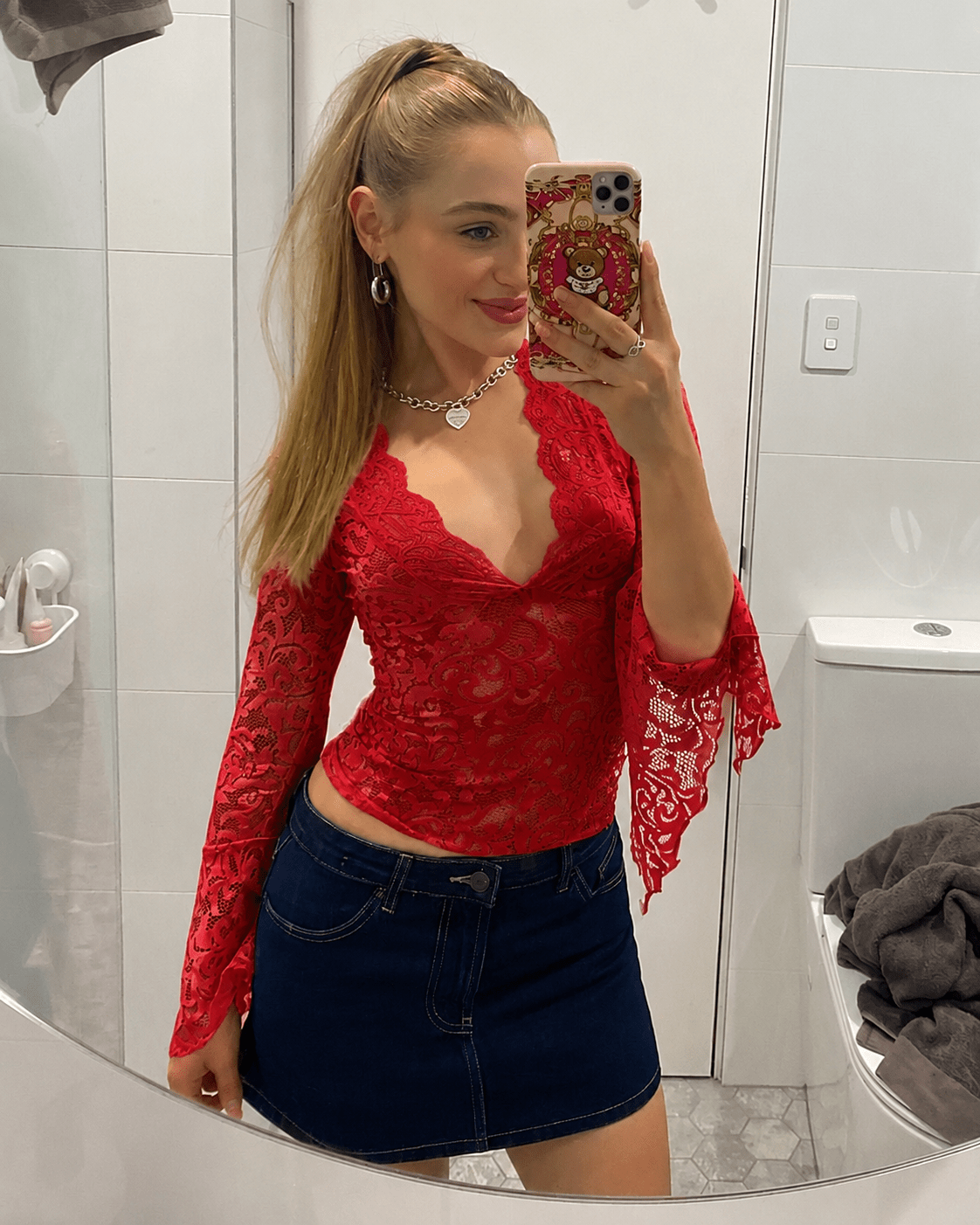 Δαντελένιο τοπ Sophia με λαιμόκοψη V
