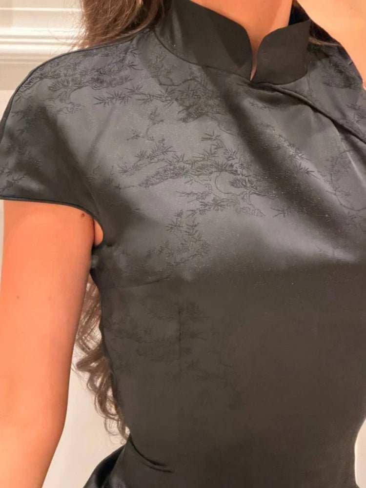 Σατέν φόρεμα Talia με γιακά από δαντέλα