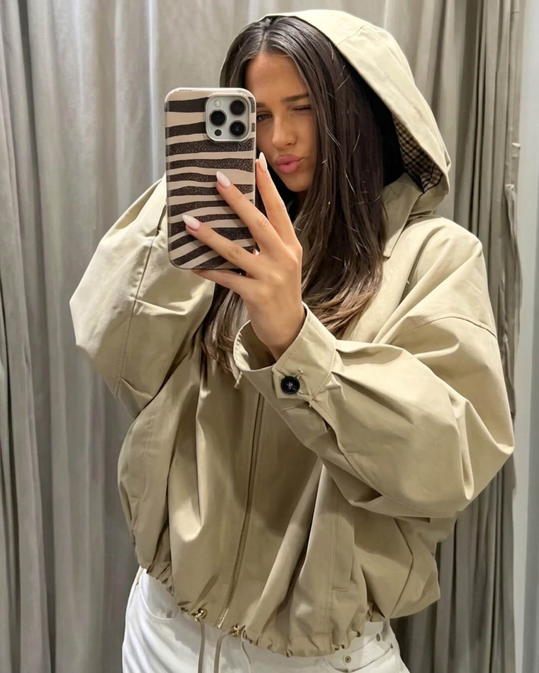 Tuva Hooded Zip Jacket in beige – styled look