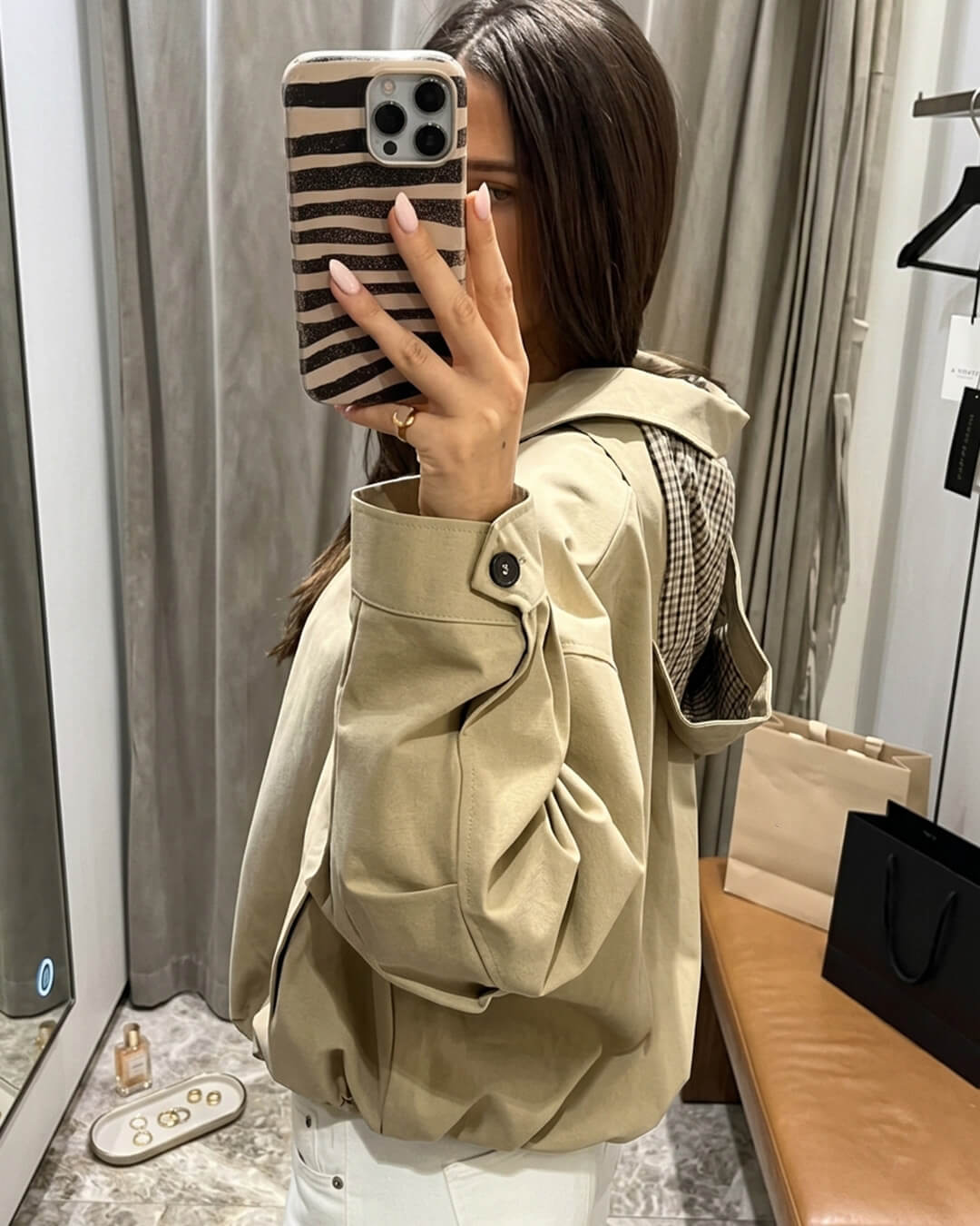 Tuva Hooded Zip Jacket in beige – styled look
